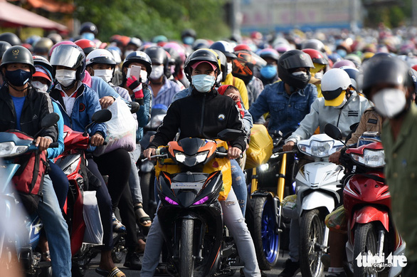 Hơn 3.000 công nhân ở Đồng Nai hò reo, vui mừng khi được CSGT dẫn đường về quê - Ảnh 3.