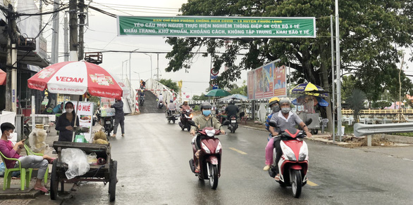 Chủ tịch Bạc Liêu chỉ đạo tuyên truyền người dân không tự ý về quê - Ảnh 1.