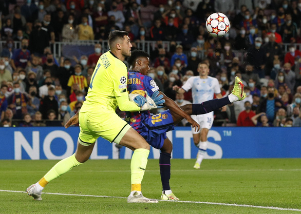 Barca thắng trận đầu tiên tại Champions League, Bayern vùi dập Benfica - Ảnh 2.