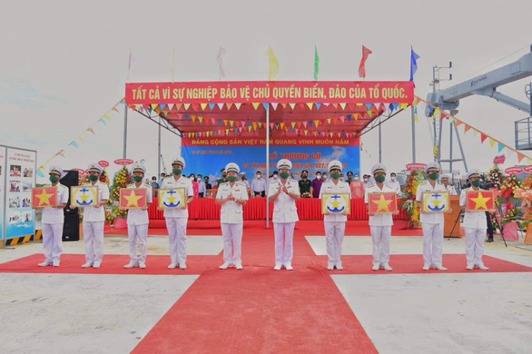 Vùng 5 Hải quân làm lễ thượng cờ 4 tàu vận tải đa năng RoRo5612 - Ảnh 1.