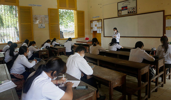 Campuchia mở cửa trường học trở lại từ ngày 1-11 - Ảnh 1.