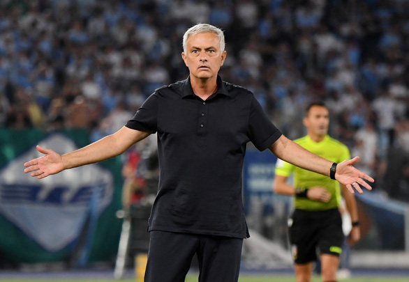 Thua sốc 1-6, HLV Mourinho: Chúng tôi thua đối thủ chất lượng hơn - Ảnh 1.