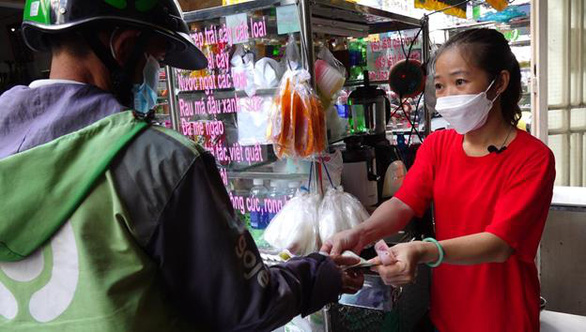 Từ chạy chợ chuyển lên bán hàng trực tuyến: Cuộc sống mới của bà nội trợ - Ảnh 3.