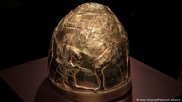 Nga, Ukraine tranh chấp cổ vật bằng vàng - Ảnh 1.