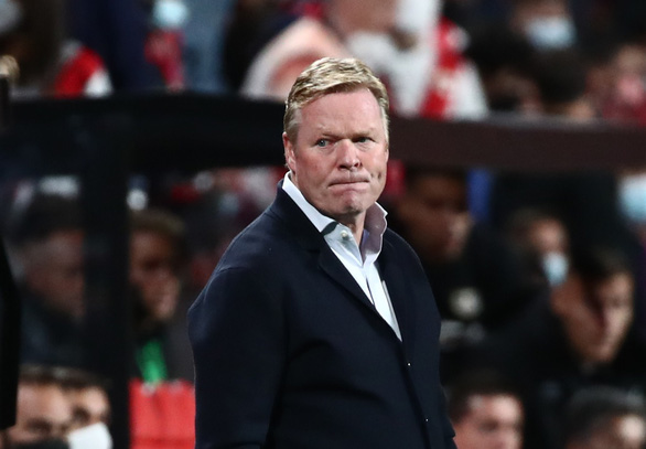 Barca sa thải Koeman - Ảnh 1.