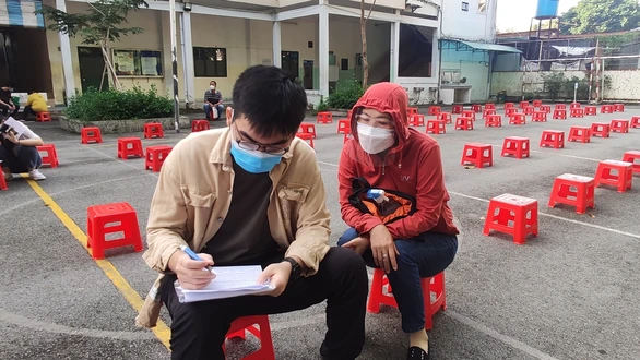 Phụ huynh, học sinh mong chờ được tiêm vắc xin ngừa COVID-19 - Ảnh 2. Phụ huynh, học sinh mong chờ được tiêm vắc xin ngừa COVID-19 - Ảnh 2.