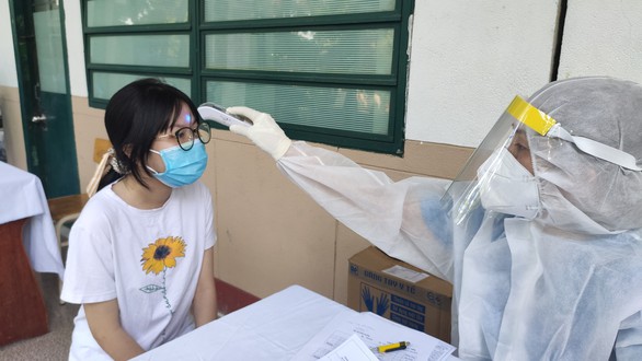 Phụ huynh, học sinh mong chờ được tiêm vắc xin ngừa COVID-19 - Ảnh 5. Phụ huynh, học sinh mong chờ được tiêm vắc xin ngừa COVID-19 - Ảnh 5.