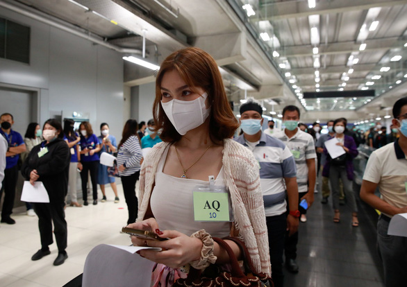 Thái Lan thực hiện 'giấy thông hành vắc xin' từ tuần sau, 1/11 - Ảnh 1.