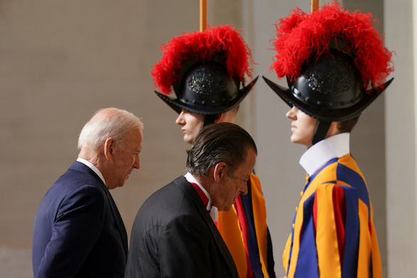 Lần đầu tiên Tổng thống Biden yết kiến Giáo hoàng Francis - Ảnh 1.