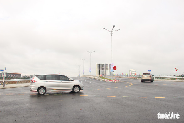 Đà Nẵng đưa vào sử dụng tuyến cầu đường mới đi qua sông Cổ Cò - Ảnh 3.