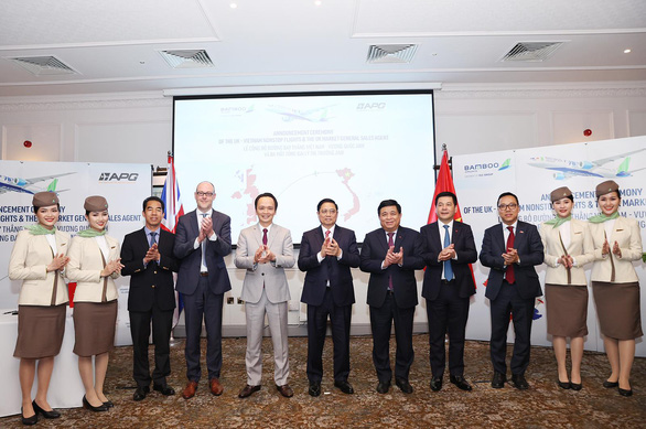 Bamboo Airways công bố đường bay thẳng Việt - Anh với sự chứng kiến của Thủ tướng - Ảnh 1.