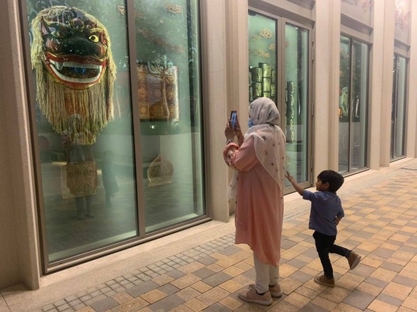 Trưng bày phiên bản thu nhỏ các tác phẩm nghệ thuật tại hầm Nhà Quốc hội Việt Nam ở Dubai - Ảnh 1. Trưng bày phiên bản thu nhỏ các tác phẩm nghệ thuật tại hầm Nhà Quốc hội Việt Nam ở Dubai - Ảnh 1.