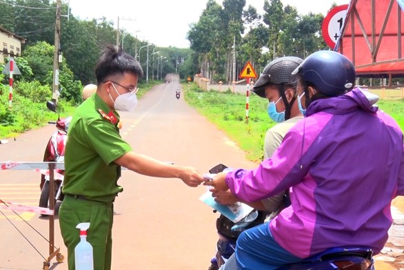 Lãnh đạo Đồng Nai yêu cầu ‘tính toán việc đi lại cho dân’ để phục hồi sản xuất - Ảnh 1. Lãnh đạo Đồng Nai yêu cầu ‘tính toán việc đi lại cho dân’ để phục hồi sản xuất - Ảnh 1.