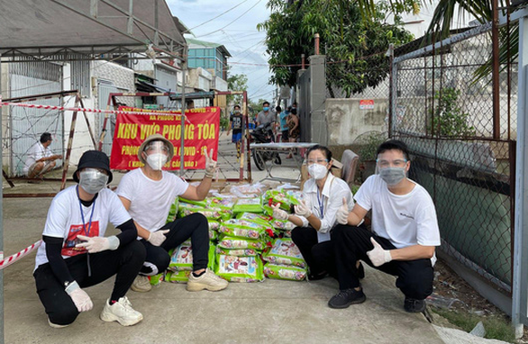 Hồ Ngọc Hà, Khả Như cùng hơn 1.000 người nổi tiếng lan toả năng lượng tích cực cho thành phố - Ảnh 4.