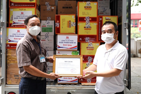 Bổ phế Nam Hà tặng 21.000 sản phẩm hỗ trợ F0 điều trị tại nhà - Ảnh 2. Bổ phế Nam Hà tặng 21.000 sản phẩm hỗ trợ F0 điều trị tại nhà - Ảnh 2.