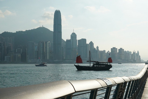 Doanh nghiệp Mỹ thất vọng vì chiến lược Zero COVID của Hong Kong - Ảnh 1.