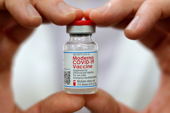 Đan Mạch tiếp tục tiêm vắc xin Moderna cho người dưới 18 tuổi sau thông báo tạm ngưng - Ảnh 1.