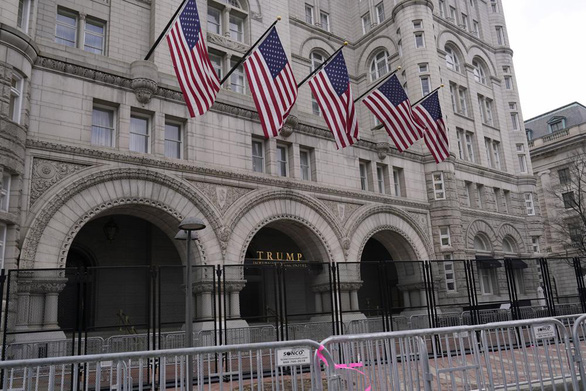 Khách sạn ông Trump thua lỗ hàng chục triệu USD - Ảnh 1.