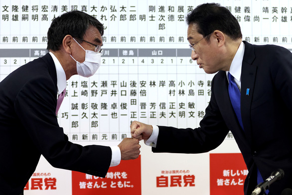 Liên minh của thủ tướng Nhật thắng nhưng lãnh đạo đảng lại thua - Ảnh 1.