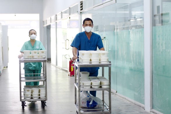 Gói yêu thương trong từng tô phở - Ảnh 2. Gói yêu thương trong từng tô phở - Ảnh 2.