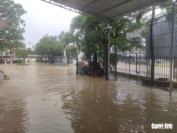 Khánh Hòa mưa lớn gây ngập, sạt lở nhiều nơi - Ảnh 6. Khánh Hòa mưa lớn gây ngập, sạt lở nhiều nơi - Ảnh 6.