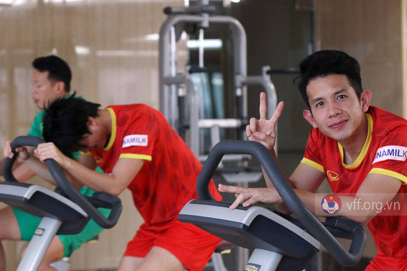 Đội tuyển Việt Nam tập gym tại khách sạn, Văn Toản trở về CLB - Ảnh 1.