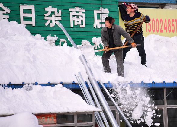Bão tuyết kỷ lục ở Trung Quốc, thành phố có lượng tuyết cao nhất kể từ năm 1905 - Ảnh 1.