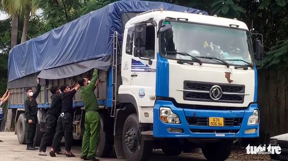 Từ đường dây nóng của đại tá Đinh Văn Nơi, bắt 3 xe tải vận chuyển hàng hóa gần 1,5 tỉ đồng - Ảnh 1.