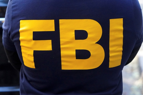 Tin tặc tấn công hệ thống mail của FBI, gửi hàng chục nghìn thư nặc danh - Ảnh 1.