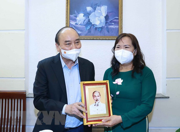 Chủ tịch nước Nguyễn Xuân Phúc thăm nhà giáo tiêu biểu tại TP.HCM - Ảnh 1.