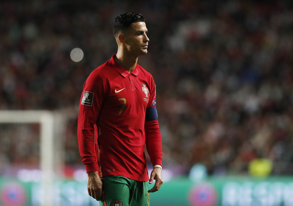 Ronaldo và Bồ Đào Nha mất vé dự World Cup 2022 ở phút 90 - Ảnh 1.