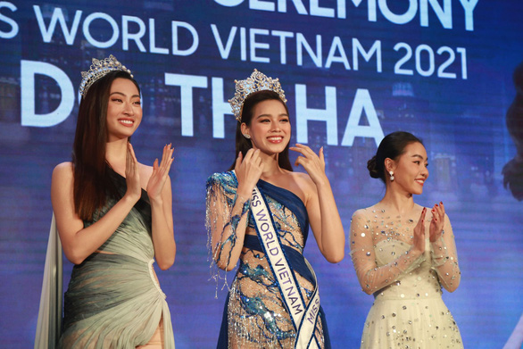 Lần đầu Đỗ Hà trình diễn trang phục, tài năng đánh đàn T’rưng trước thềm Miss World 2021 - Ảnh 1.
