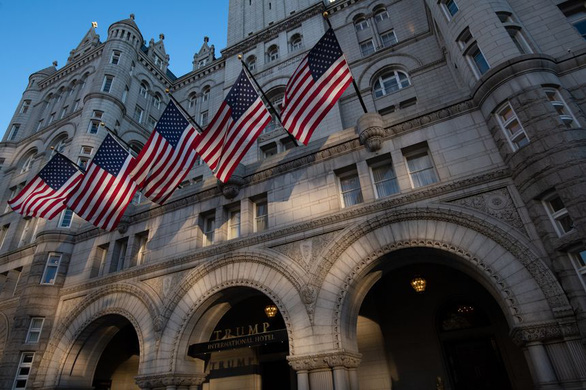 Khách sạn Quốc tế Trump bán quyền khai thác được 375 triệu USD - Ảnh 1.