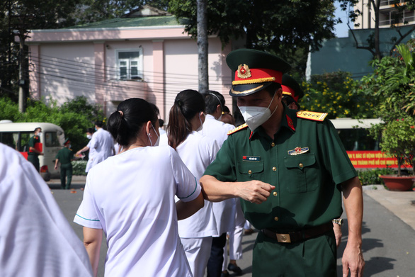 Bệnh viện 175 Bộ Quốc phòng điều 20 tổ quân y hỗ trợ TP.HCM chống dịch - Ảnh 1.