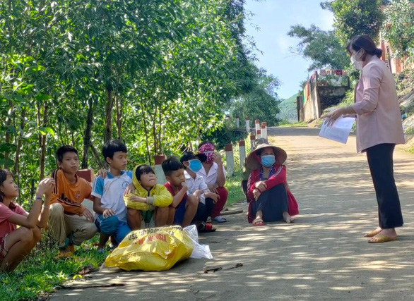 Nhớ mãi cô giáo nhóm lửa sẵn, đợi chúng tôi hơ tay cho ấm rồi vào học - Ảnh 2.