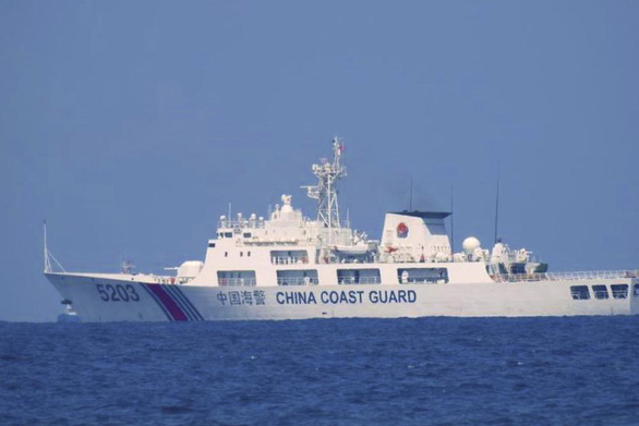 Mỹ lên tiếng vụ tàu hải cảnh Trung Quốc phun vòi rồng vào tàu tiếp tế Philippines - Ảnh 2.