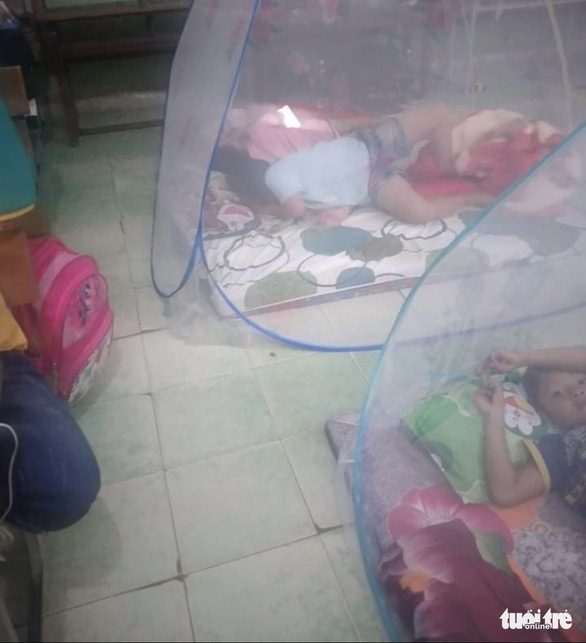 Cận cảnh các em học sinh tiểu học ăn ngủ, sinh hoạt trong khu cách ly tại trường - Ảnh 5.