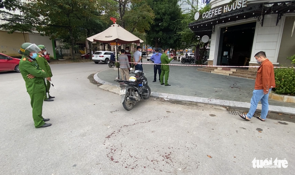 Nổ súng tại quán cà phê giữa TP Vinh, một giám đốc bị thương - Ảnh 1.