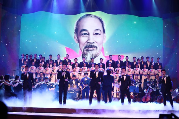 Xuân Bắc, Quang Thắng, Trung Hiếu hát mừng Hội nghị Văn hóa toàn quốc - Ảnh 2. Xuân Bắc, Quang Thắng, Trung Hiếu hát mừng Hội nghị Văn hóa toàn quốc - Ảnh 2.