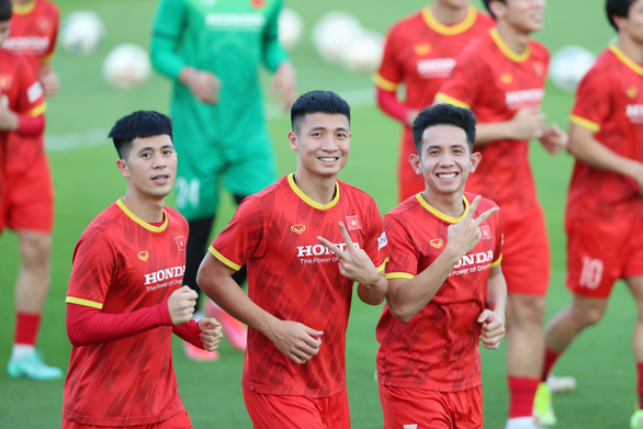 Tuyển Việt Nam khởi động nhẹ nhàng cho AFF Cup 2020 - Ảnh 4.