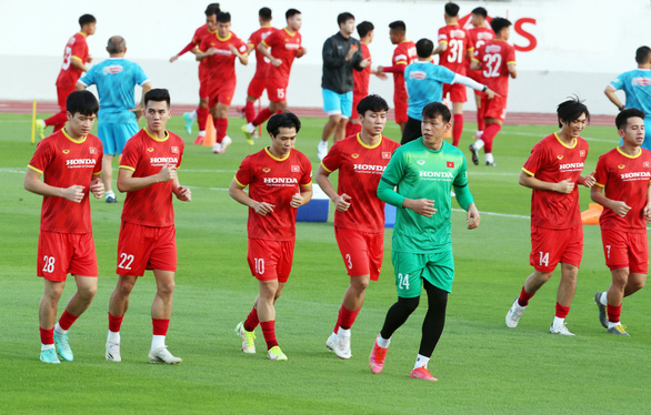 Tuyển Việt Nam khởi động nhẹ nhàng cho AFF Cup 2020 - Ảnh 2.