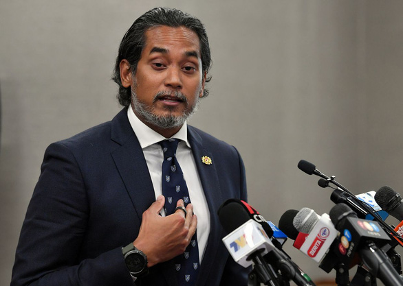 Malaysia kêu gọi dân tiêm mũi 3, vì có vắc xin giảm hiệu lực nhanh - Ảnh 1.