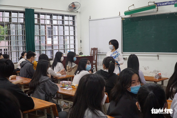 Học sinh lớp 12 Đà Nẵng trở lại trường: ‘Mừng lắm nhưng không chủ quan’ - Ảnh 1.
