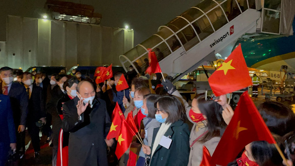 Chủ tịch nước Nguyễn Xuân Phúc đến Geneva, bắt đầu chuyến thăm Thụy Sĩ - Ảnh 5.