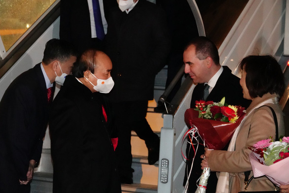 Chủ tịch nước Nguyễn Xuân Phúc đến Geneva, bắt đầu chuyến thăm Thụy Sĩ - Ảnh 4.