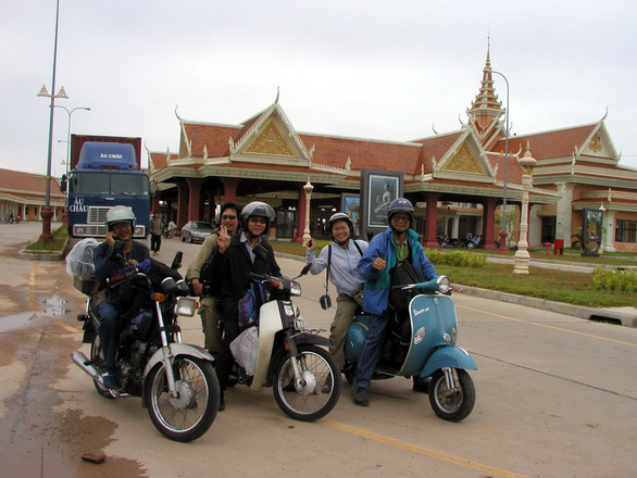 Chiếc Vespa vượt Trường Sơn ra Hà Nội lấy tấm bản đồ, vượt biên giới đậu ở Phnom Penh - Ảnh 4.