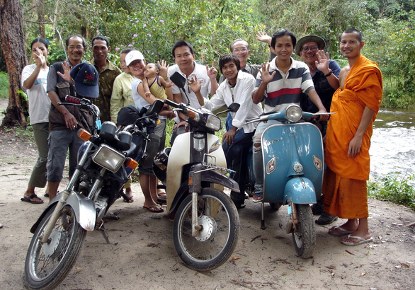 Chiếc Vespa vượt Trường Sơn ra Hà Nội lấy tấm bản đồ, vượt biên giới đậu ở Phnom Penh - Ảnh 8.