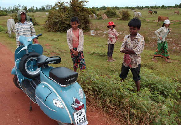 Chiếc Vespa vượt Trường Sơn ra Hà Nội lấy tấm bản đồ, vượt biên giới đậu ở Phnom Penh - Ảnh 9.