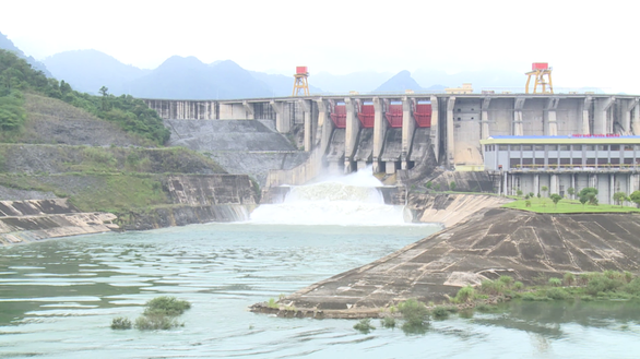 Mở 2 cửa xả đáy hồ thủy điện Tuyên Quang, vùng hạ lưu chú ý - Ảnh 1.