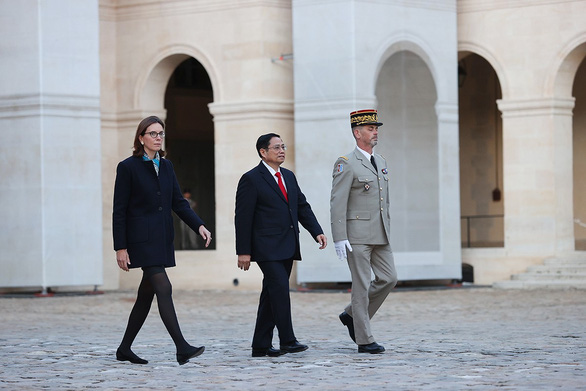Ngày hoạt động đầu tiên của Thủ tướng Phạm Minh Chính trên đất Pháp - Ảnh 2.